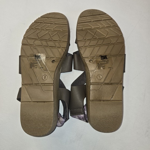 Muk Luks About Mary Brown Sandals with Floral Back Strap Size 6 NWOT - Picture 5 of 5